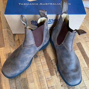 Dress/Chisel Toe Blundstones - Size 8US